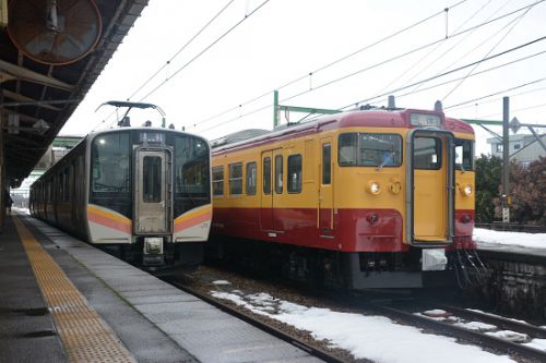 1月22日撮影 115系なつかしの新潟色 その3 吉田駅にて