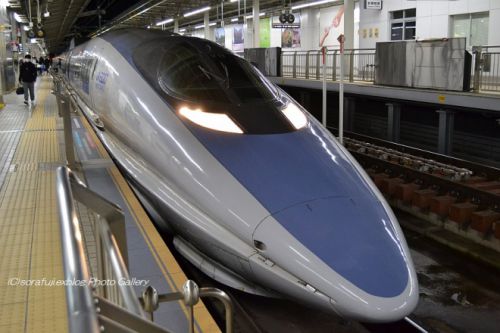 500系 夜の新大阪駅26番線