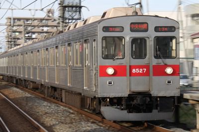 東急・田園都市線8500系~昭和な銀色電車はコルゲート!