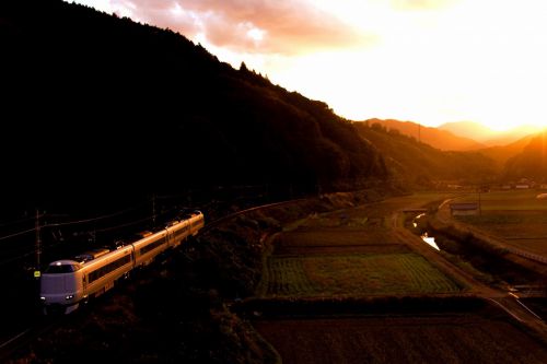 鉄道のある山里風景!