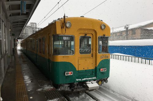 地鉄エリア特急「くろべ」の利用率