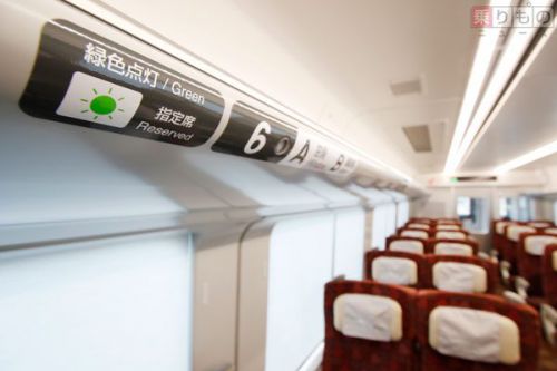 JR四国の新型特急車2600系、その車内は? 荷棚にある「緑のランプ」その意味