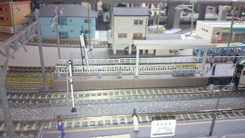 地上線の駅のホーム延長部を再改良