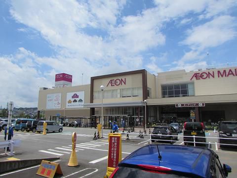 郊外のロードサイド?に見えて実は駅前にあるショッピングセンター。 【2015年07月 静岡県富士宮市】