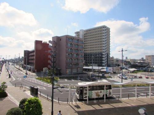 新旧・大小のマンションが並ぶ岩沼駅前。 【2016年08月 宮城県岩沼市】