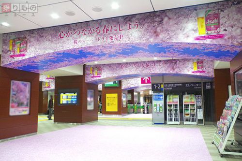 「花見に縁のある駅を桜で埋めつくす」好評の交通広告、全国展開へ そのねらいとは?