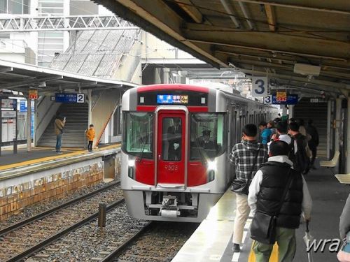営業運転開始!西鉄の新型電車・9000形、雨に見送られ出発進行