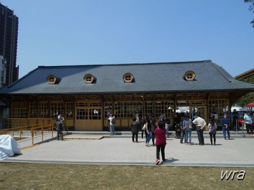 名湯の玄関口に相応しく、新北投駅舎が元の場所に「再移築」(台北市北投区)