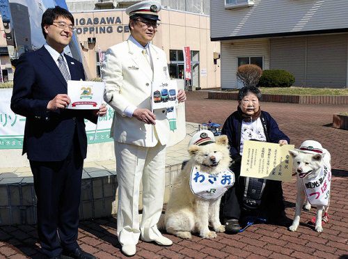 わさお駅長「今年も頑張る」、嫁つばきは副駅長