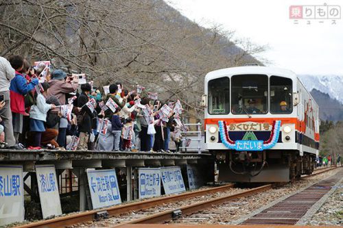 廃線のディーゼルカー10年ぶり復活、その意外な理由 神岡鉄道「おくひだ1号」(画像10枚)