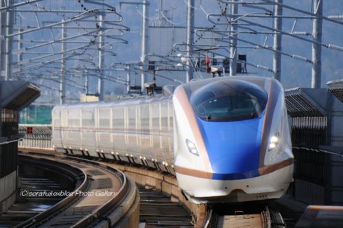 E7系 新高岡駅上り