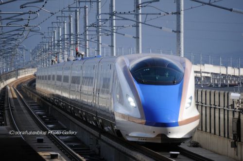 E7系 新高岡駅下り