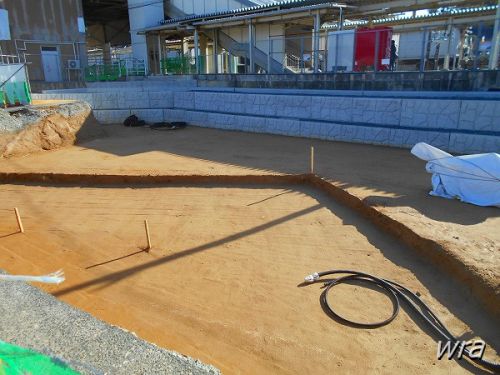 JR東郷駅北口の風景(21)―謎の「ジグザグ模様」あらわる