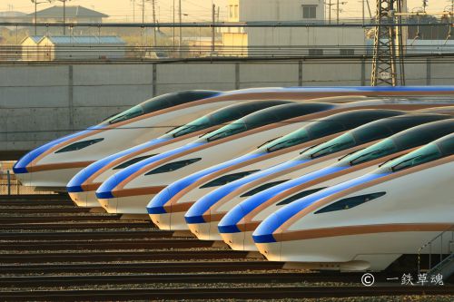 早朝の長野新幹線基地