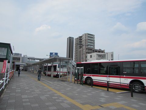 開発が進む、JR・愛知環状鉄道の岡崎駅前。 【2010年12月 愛知県岡崎市】