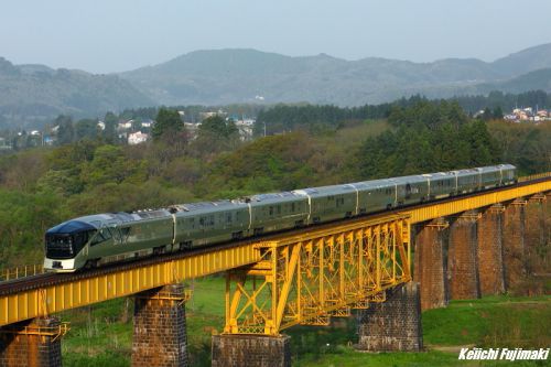 四季島! 鉄道遺産一の戸川橋梁をゆく