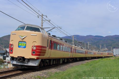 国鉄特急色あずさが登場!