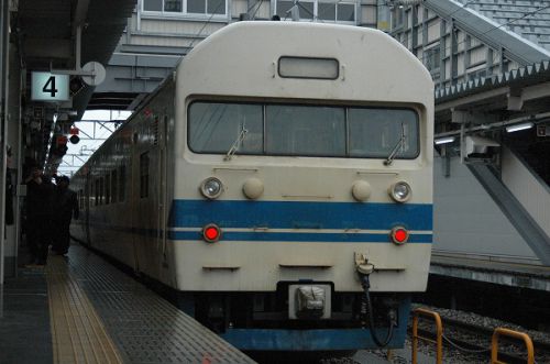 北陸本線の食パン電車419系 トップナンバー車と出会う 2011年1月9日