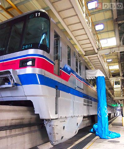 非常用脱出シューターを車両に搭載 走行不能時でも地上に脱出 大阪モノレール