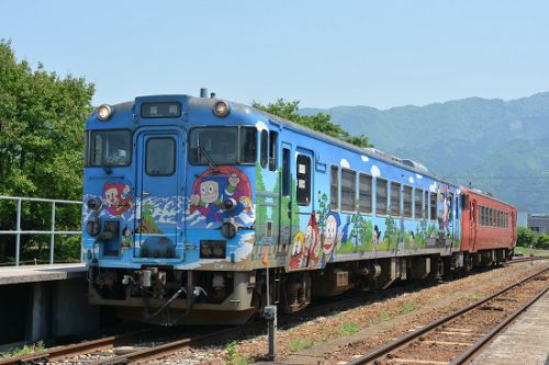 5月20日撮影 その2 城端駅にて ハットリくんの並び