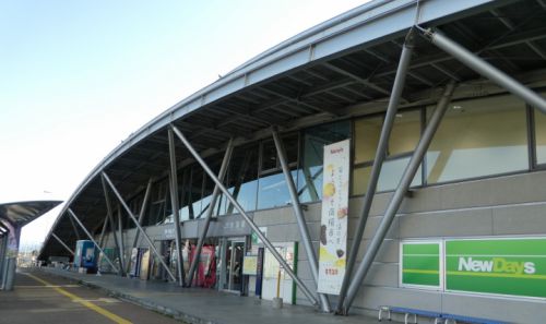 赤湯駅で山形新幹線とれいゆつばさに遭遇