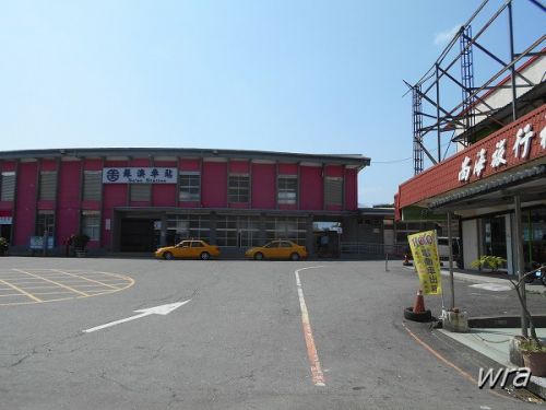 蘇澳駅横のミニアーケード街を行く(宜蘭県蘇澳鎮)
