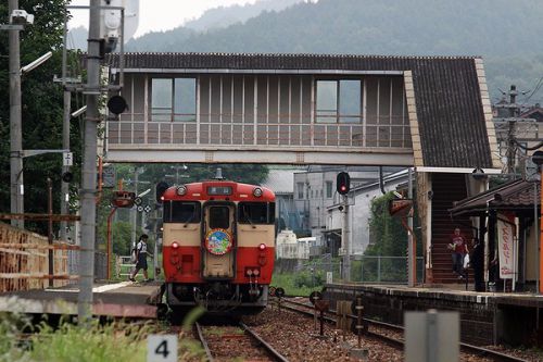 弓削駅 列車交換