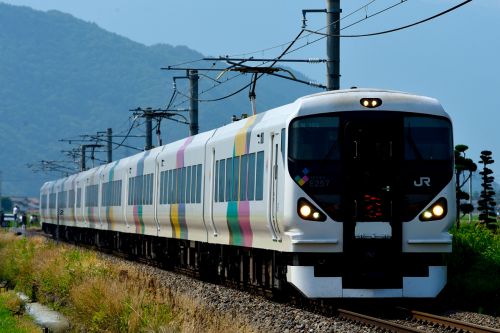 大糸線の鉄道定番撮影地を行E257系(信濃森上~白馬大池)