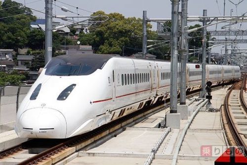 九州新幹線、800系車内のデッキ部と客室内に防犯カメラ設置へ JR九州