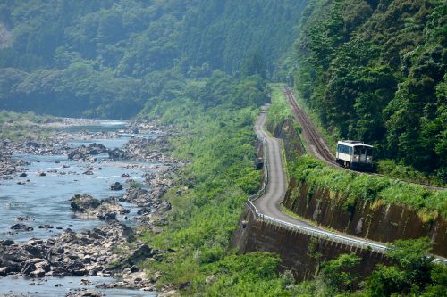 予土線の清流四万十川に沿って行く「鉄道ホビートレイン」(土佐大正~土佐昭和)