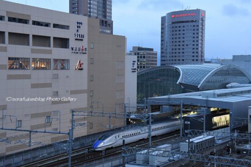 W7系 金沢駅を出発