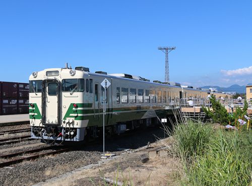 秋田港クルーズ号(キハ48)、JR貨物〜東日本直通列車運転開始