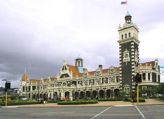 タイエリ峡谷鉄道-山峡を行く観光列車