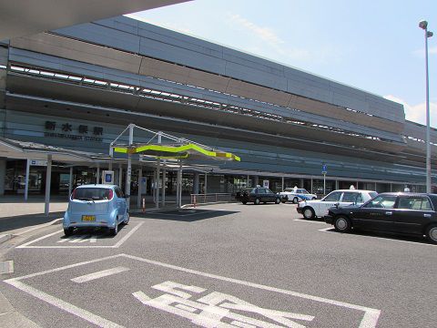 いかにも新幹線の駅?九州新幹線「新水俣」駅。 【2015年08月 熊本県水俣市】