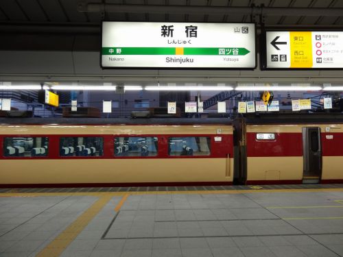高崎駅から両毛線経由で宇都宮へ!在来線最終列車は22時台の宇都宮駅|NewDaysに立ち寄って10周年…