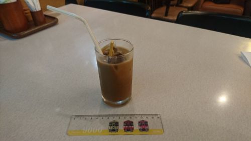 茅野駅付近で注文したアイスコーヒー