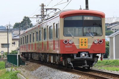 伊豆箱根鉄道、復刻シリーズから~5000形「赤電塗装」が山を往く!