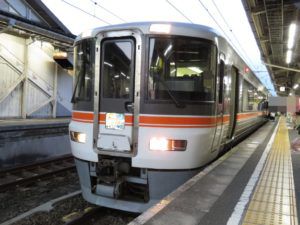 ホームライナラー浜松3号(絵柄ヘッドマーク)→977Mで豊橋駅|311系の新快速で名古屋へ