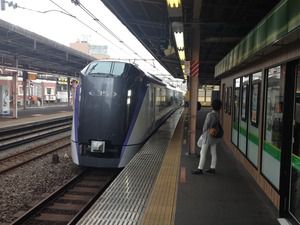 いよいよデビューか・特急あずさの次世代車両E353系と最近の中央線の特急車両より