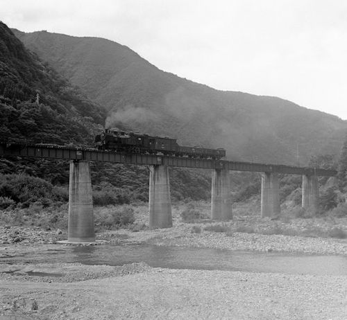 大川ダムに沈んだ桑原駅 1972.7.26