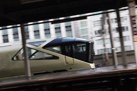 臨時列車が終わり落ち着いた朝の札幌駅-迎える姿にブレは無し