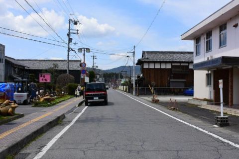 信楽焼のまち 信楽駅前を歩く 【滋賀県 甲賀市信楽町】