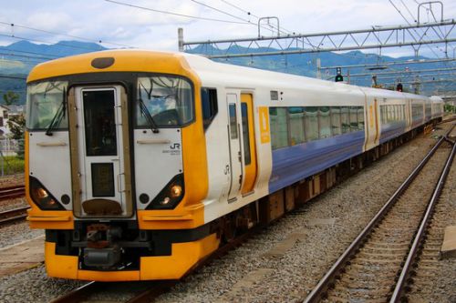 特急車両の顔合わせ