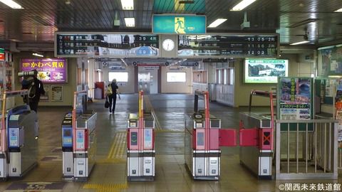 和歌山市駅はパタパタ発車標と検知バーつき旧型改札機が同時に撮影できる最後の駅?