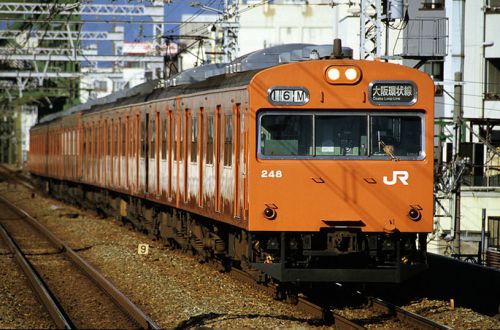 大阪環状線103系電車、ラストラン=オレンジ車体で48年