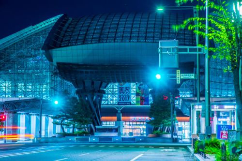 夜明け前の金沢駅