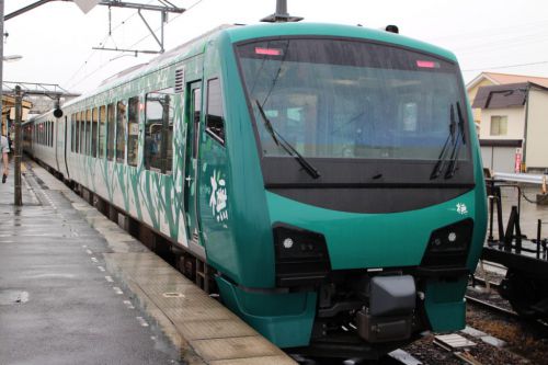 リゾートしらかみ 橅編成で辿る五能線の旅 弘前から秋田へ 風光明媚な沿線風景を車窓より