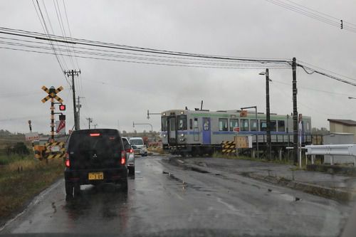 踏切待ちで、西聖和駅付近。