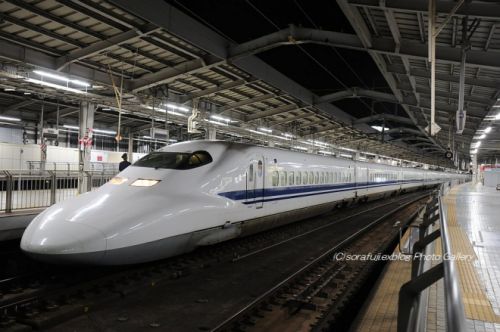 700系 深夜の新大阪駅にて