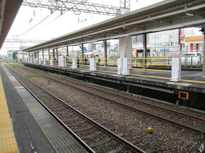 小田急小田原線愛甲石田駅 昇降バー式ホーム柵実験